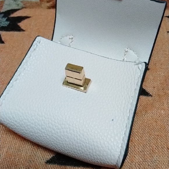 Pink Purse Shaped Keychain/Bag Charm With Its Own Bag Tie - Picture 3 of 5